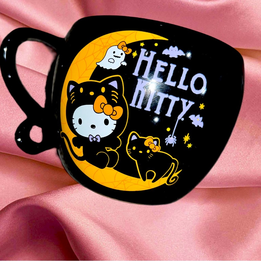 BRAND NEW VIRAL HALLOWEEN HELLOKITTY MUG